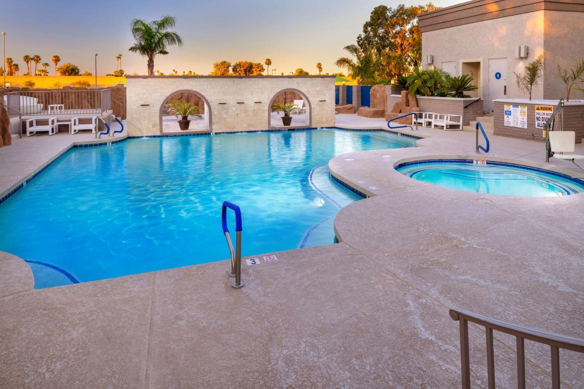 Doubletree By Hilton Phoenix Mesa Exterior foto