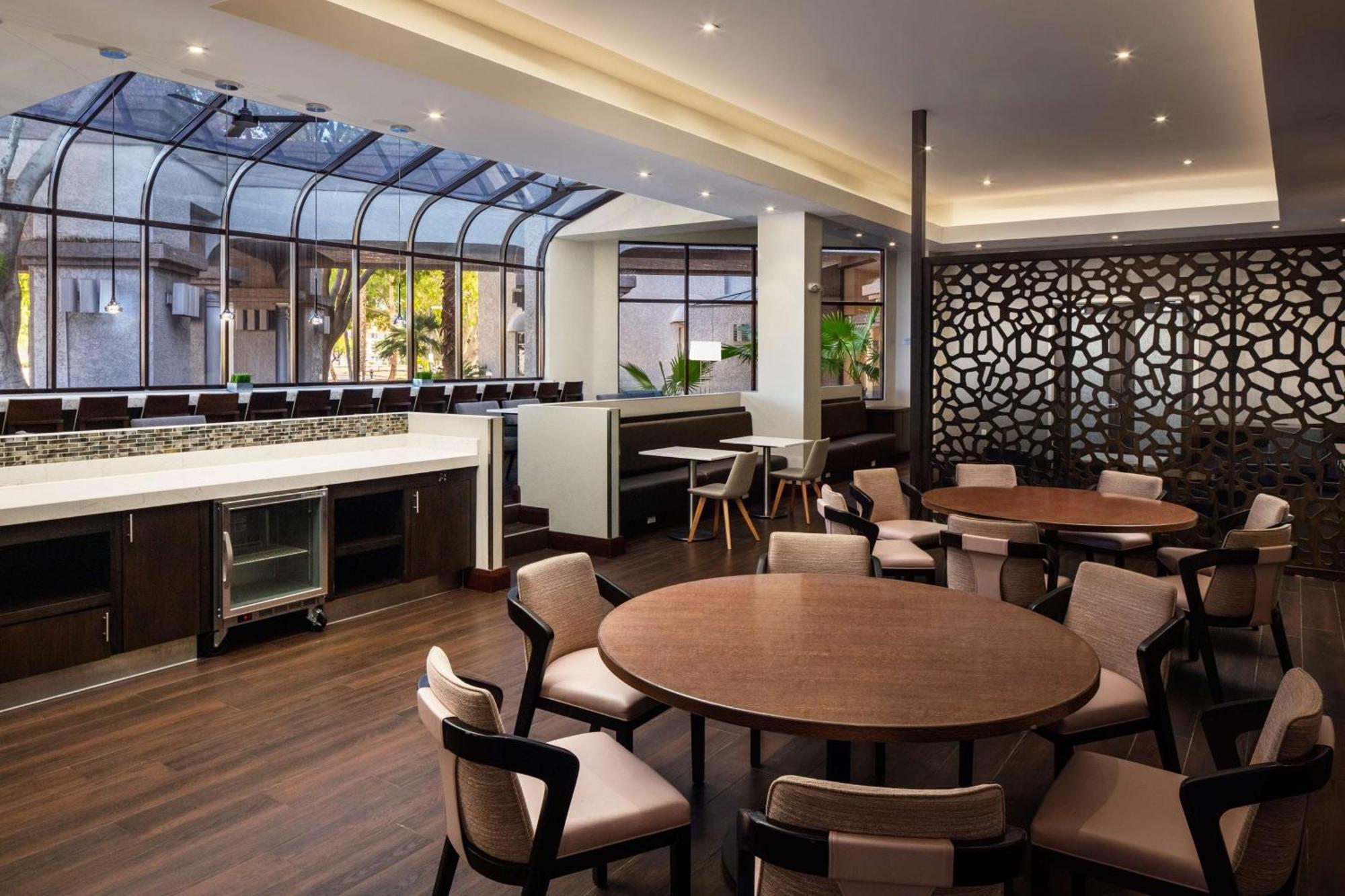 Doubletree By Hilton Phoenix Mesa Exterior foto